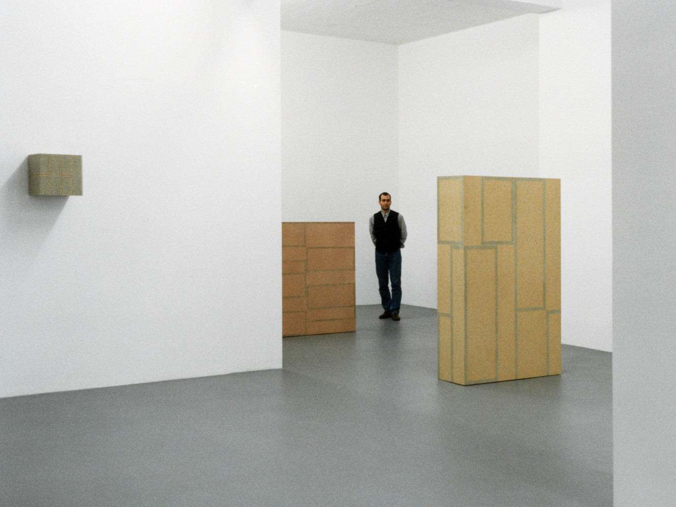 ‘Willi Kopf  – Sehstäbchen & Presspan’, Installation view, Buchmann Galerie Köln, 1996