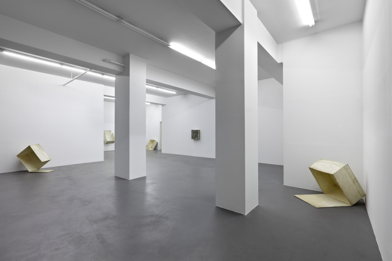 Lawrence Carroll, ‘Dust, Prop, Freeze’, Installationsansicht, Buchmann Galerie