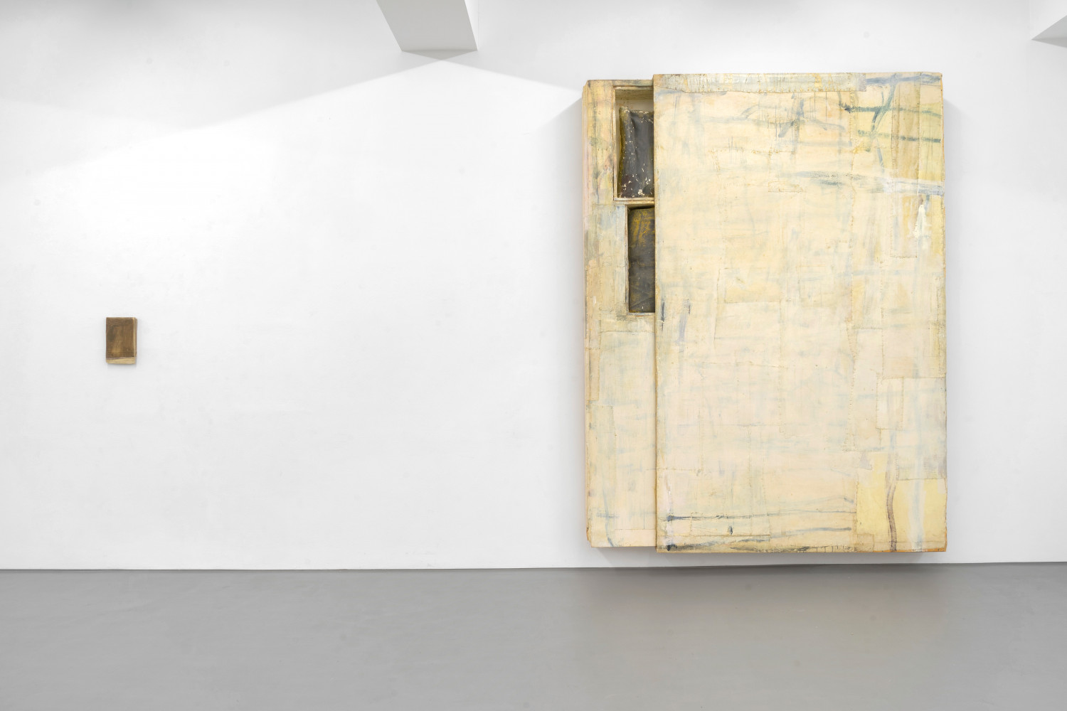 Lawrence Carroll, Installationsansicht, Buchmann Galerie, 2023