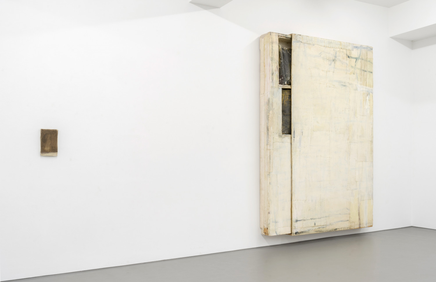 Lawrence Carroll, Installationsansicht, Buchmann Galerie, 2023