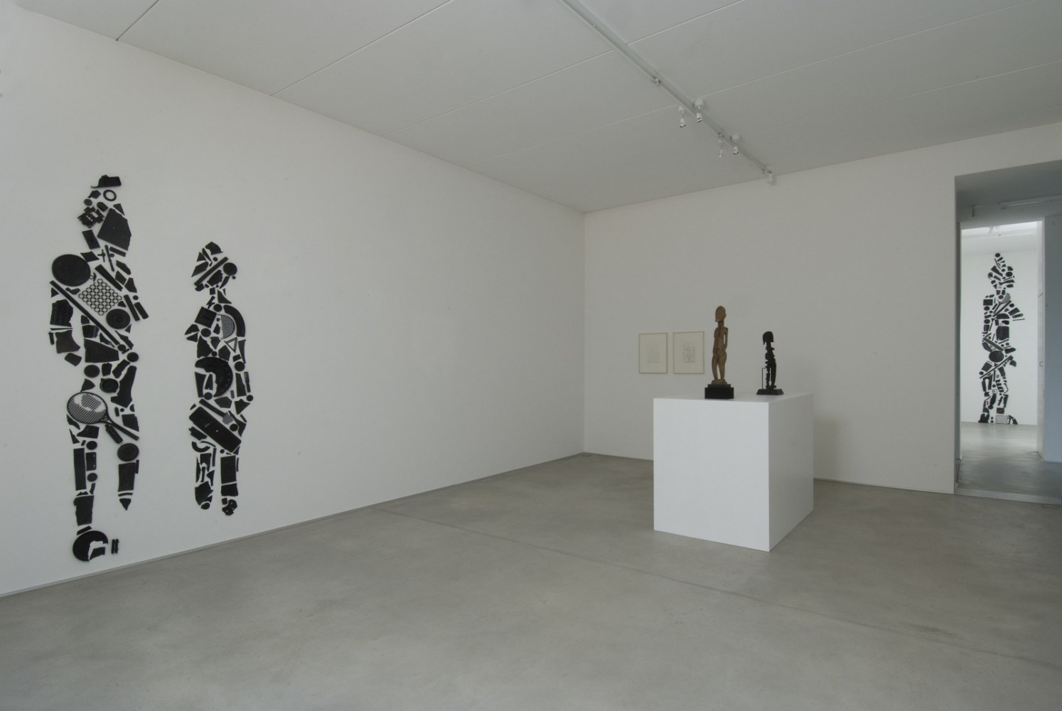 ‘Culture Myth Africa – Tony Cragg and African Sculptures ’, Installation view, Buchmann Agra