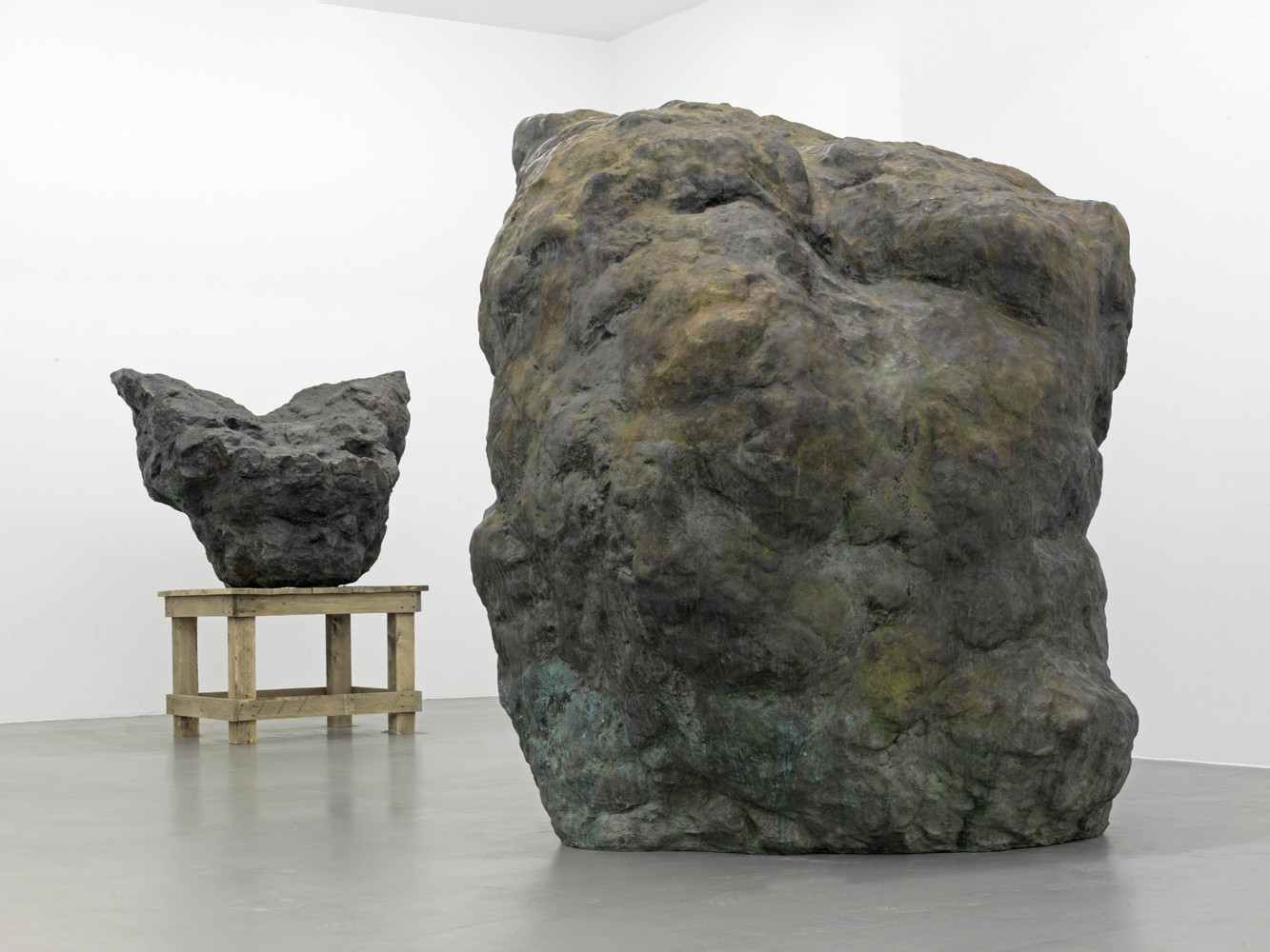 William Tucker, ‘Sculpture’, Installationsansicht, Buchmann Galerie, 2013