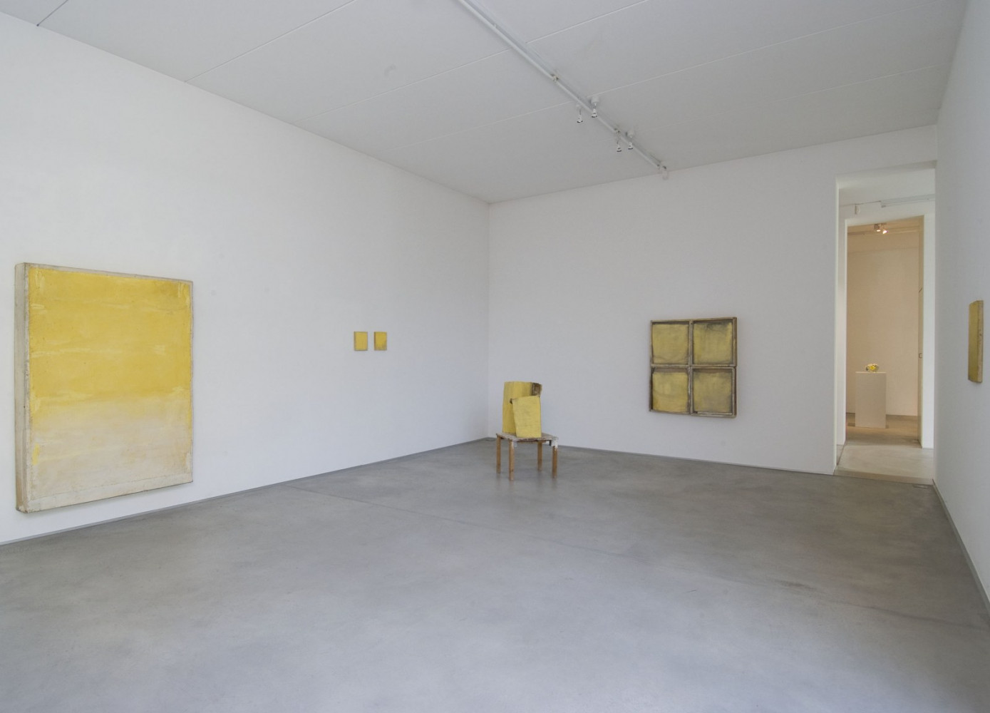 ‘Lawrence Carroll_Yellow works – Wilhelm Mundt_Yellow Murano glass scultpures’, Installation view, Buchmann Agra