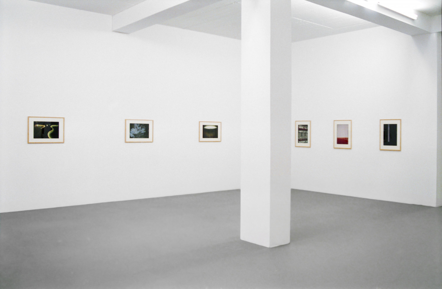 John Chamberlain, ‘Juan Uslé / John Chamberlain – Photographien’, Installationsansicht, Buchmann Galerie Köln, 1996