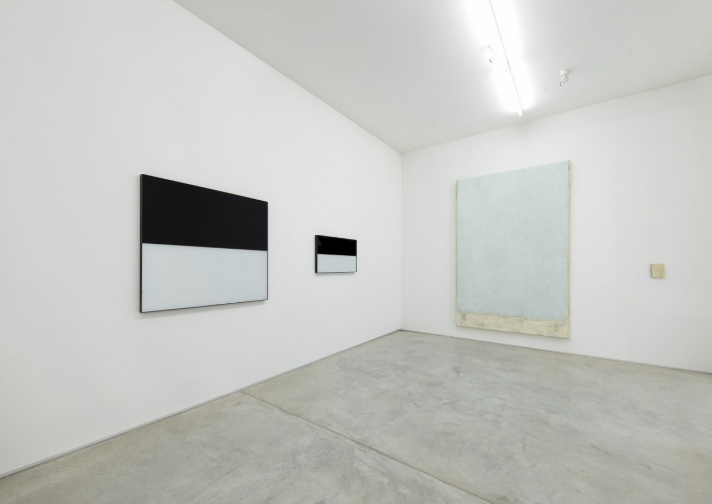 Lawrence Carroll, Alberto Garutti, Installation view, Buchmann Agra, 2018