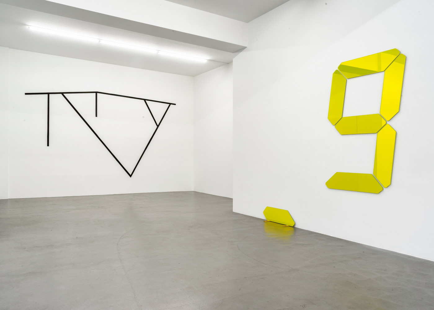 Tatsuo Miyajima, William Tucker, Installationsansicht, Buchmann Galerie, 2020