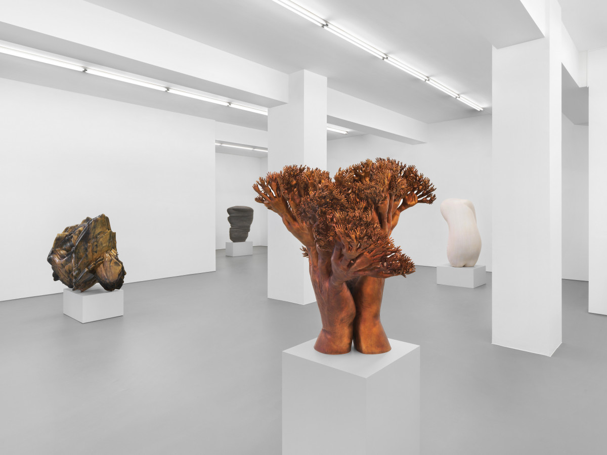 Exhibition view of Tony Cragg's exhibition in the Buchmann Galerie 2021