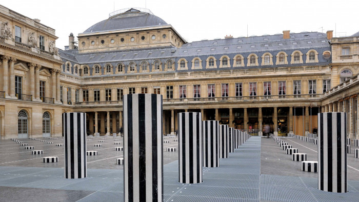 Photo-Souvenir: Daniel Buren, Les Deux Plateaux, Sculpture Permanente in Situ, Cour d'Honneur du Palais Royal, Paris. Detail.