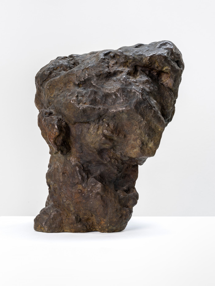 Sculpture depicting an imaginary portrait of a "leader". Quite grim and dark was this sculpted by William Tucker