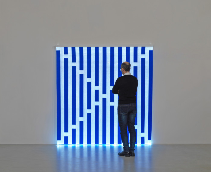Daniel Buren, ‘Fibres optiques — Bleu foncé J2’, 2013, Glasfasergewebe, LED (weiß, dunkelblau), Stahl
