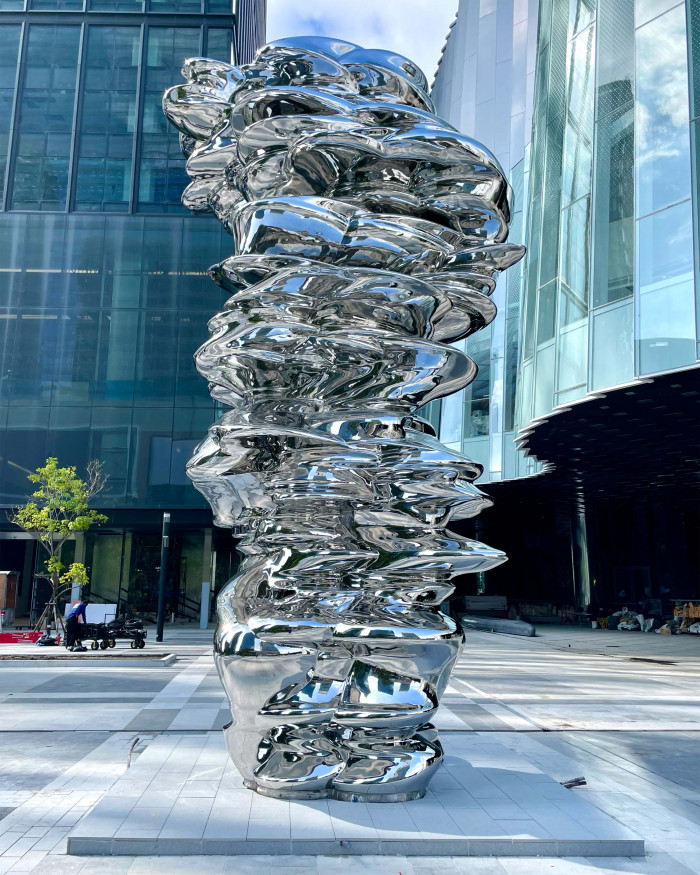 Tony Cragg, ‘It is, it isn’t’, Installationsansicht, 2024, Stainless steel