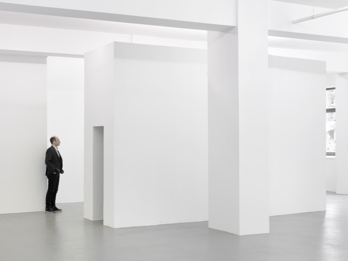 Wolfgang Laib, ‘Ailleurs — La chambre des certitudes’, 1997, Bienenwachs, Holz